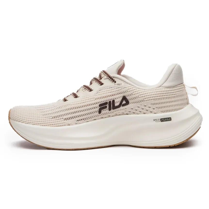 Tênis Fila Racer Speedzone Bege Feminino em vista frontal com design moderno para uso diário.